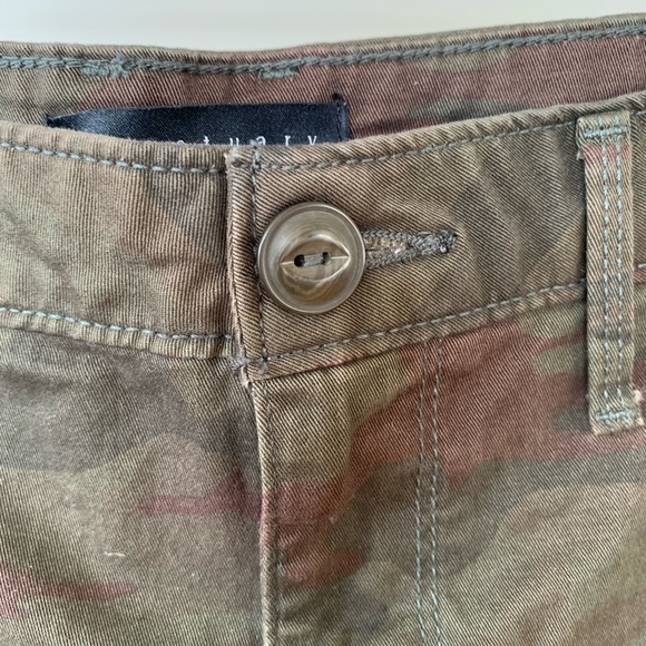 Cropped camo pants. Sanctuary. Size 18 W. - Picture 3 of 6